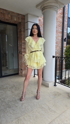 COMPLEU BLUZA SI PANTALONI SCURTI CU VOLANE SOLA GALBEN - Img 2
