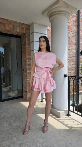 COMPLEU ROZ BLUZA SI PANTALONI SCURTI CU VOLANE ALEXANDRA - Img 3