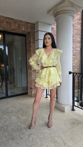 COMPLEU BLUZA SI PANTALONI SCURTI CU VOLANE SOLA GALBEN - Img 3
