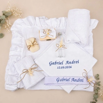 Trusou botez din muselină albă, broderie bleumarin - MUS04