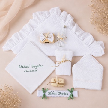 Trusou botez Muselină Albă, broderie verde mentă - MUS01