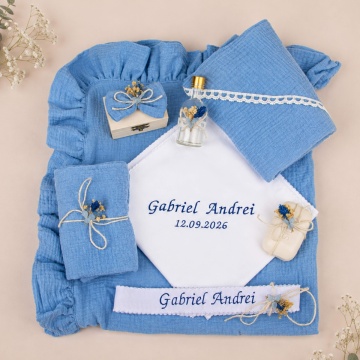 Trusou botez din muselină bleu, broderie bleumarin - MUS05