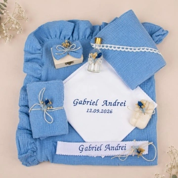 Trusou botez din muselină bleu, broderie bleumarin - MUS05