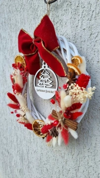 Coroniță de Crăciun handmade din ratan alb cu flori uscate roșii și ivory