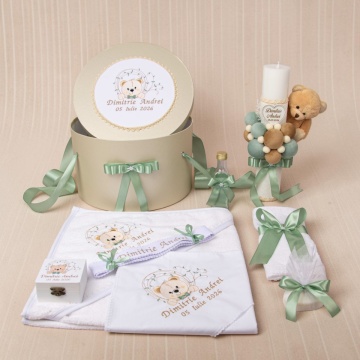 Set Complet Botez: Trusou brodat + Lumânare + Cufăr - SCB011