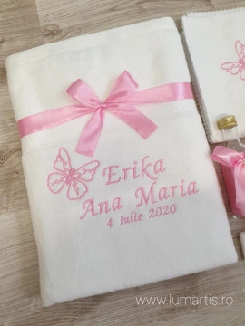 Trusou botez fetiță brodat cu fluture roz pal - Img 4