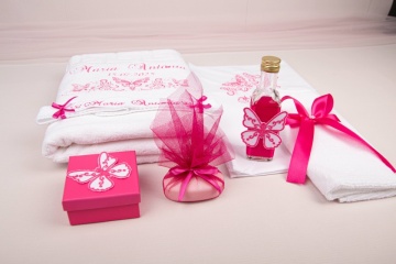 trusou-botez-cu-fluturi-fucsia