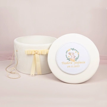 Cufăr botez ivory personalizat prin broderie cu iepuraș și numele copilului