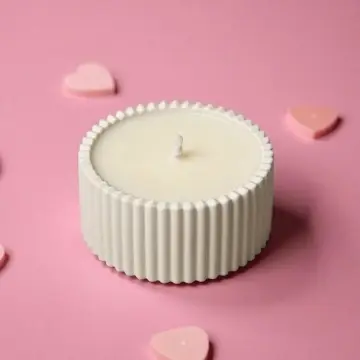 Lumânare parfumată în vas ceramic cu dungi