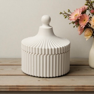 Vas decorativ din ceramică cu dungi