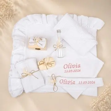 Trusou botez din muselină albă, broderie roz pudră - MUS07