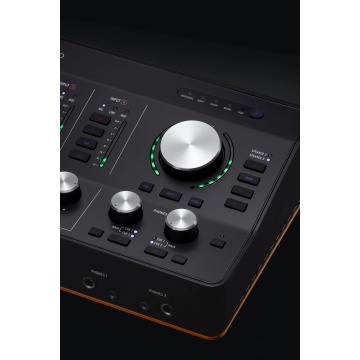 Arturia AudioFuse Studio Rev2 - Interfata audio USB-C desktop 8 intrari / 20 iesiri 24-bit/192 kHz 4 preamplificatoare DiscretePRO - Img 10