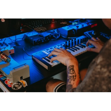 Arturia MiniLab 37 Black - Claviatura MIDI USB-C 37 clape cu velocitate - Img 6