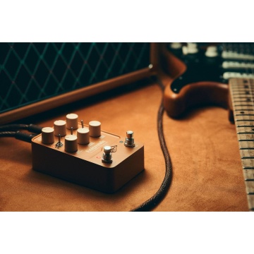 Universal Audio UAFX Enigmatic 82 Overdrive Special Amp - Pedala emulare amp - Img 14