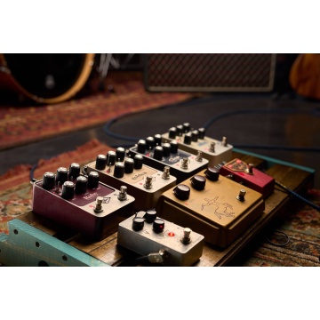 Universal Audio UAFX Ruby 63 Top Boost Amplifier - Pedala emulare amp - Img 12