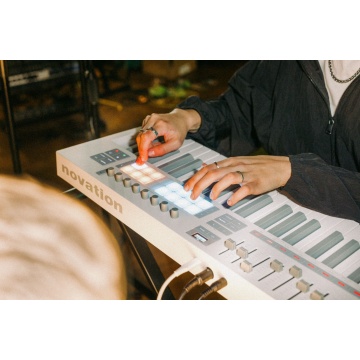 Novation Launchkey 49 MK4 White - Claviatura MIDI - Img 11