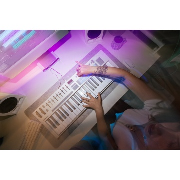 Novation Launchkey 61 MK4 White - Claviatura MIDI USB cu 61 clape semi-grele - Img 10