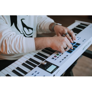 Arturia KeyLab Essential 88 mk3 Alb - Controller MIDI - Img 7