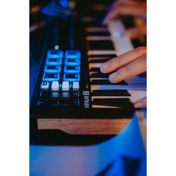 Arturia MiniLab 37 Black - Claviatura MIDI USB-C 37 clape cu velocitate - Img 7