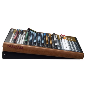 Tascam Model 12 - All in one - Mxer / Interfata / Recorder / Controller - Img 7