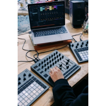 Novation Launch Control XL 3 - Controller MIDI DJ - Img 13