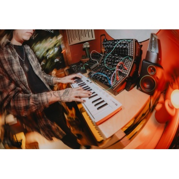 Arturia KeyStep 37 mk2 - Claviatura MIDI - Img 15