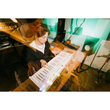 Novation Launchkey 49 MK4 White - Claviatura MIDI - Img 12