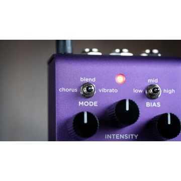 Strymon UltraViolet Vintage Vibe - Pedala efecte chorus si vibrato - Img 4
