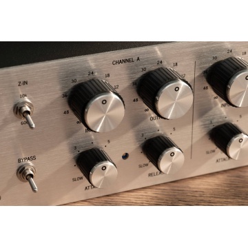 Warm Audio WA76-A2 - Compresor studio cu doua canale - Img 6