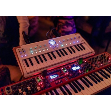 Arturia AstroLab 37 - Sintetizator - Img 16
