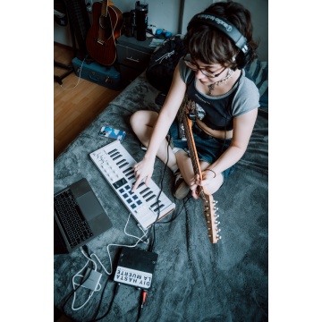 Arturia MiniLab 37 White - Claviatura MIDI USB-C 37 clape cu velocitate - Img 8