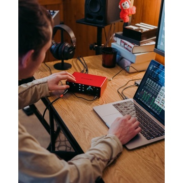 Focusrite Scarlett 4i4 4th Gen - Interfata audio USB - Img 14