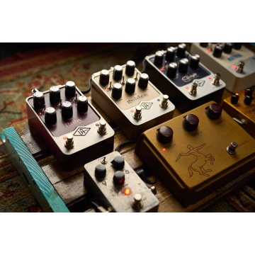 Universal Audio UAFX Ruby 63 Top Boost Amplifier - Pedala emulare amp - Img 14