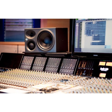 Neumann KH 310 A Left - Monitor activ - Img 9