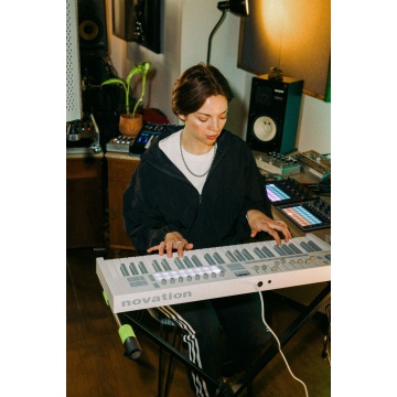 Novation Launchkey 49 MK4 White - Claviatura MIDI - Img 13