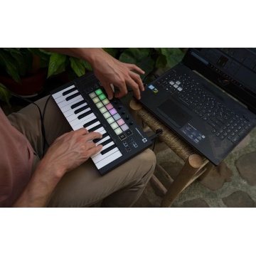 Novation Launchkey Mini mk3 - Controller MIDI portabil - Img 9