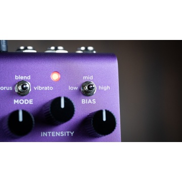 Strymon UltraViolet Vintage Vibe - Pedala efecte chorus si vibrato - Img 5
