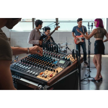Tascam Model 16 - Mixer analogic 14canale cu recorder digital multi-track 16 canale - Img 10