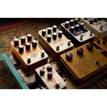 Universal Audio UAFX Woodrow 55 Instrument Amplifier - Pedala emulare amp - Img 18
