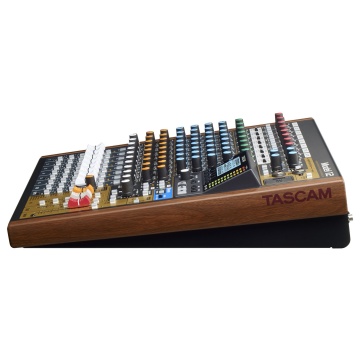 Tascam Model 12 - All in one - Mxer / Interfata / Recorder / Controller - Img 9