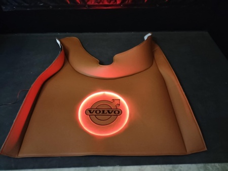 TAPETE CENTRAL VOLVO FH4/5 COM LED