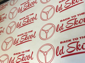 Back to the Oldskool sticker 12cm vermelho
