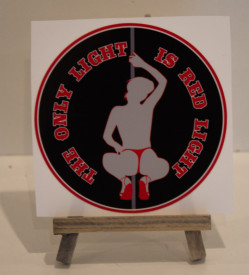Only light is redlight (zittend)