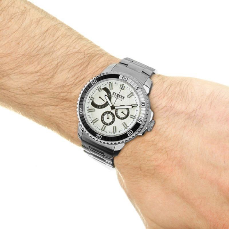 ceas-barbati-versus-versace-
