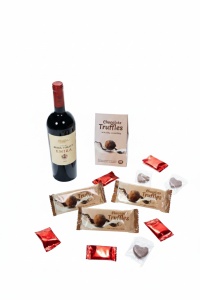 Enira Red Wine & Chocolates Gift Box - Img 2