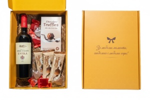 Enira Red Wine & Chocolates Gift Box - Img 4
