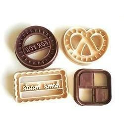 Biscotti. Set di 4 stampi Tagliapasta Smile con varie forme e 2 scritte - Img 1