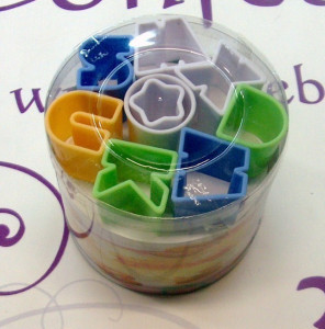 Set di 28 tagliapasta a forma di lettere. - Img 3