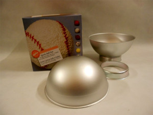 Teglia Tonda.Pallone Sport. Set di 2 Stampi anche Calcio in 3/D con base per cottura. Wilton - Img 3