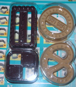 Biscotti. Set di 4 stampi Tagliapasta Smile con varie forme e 2 scritte - Img 2